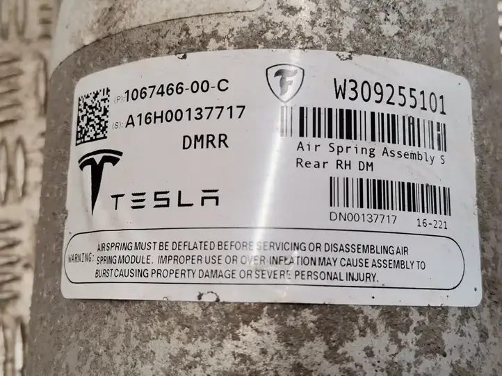 Tesla Model S (2016 - 2021) 1067466-00-C Пневмоподушка задней подвески — фото 4