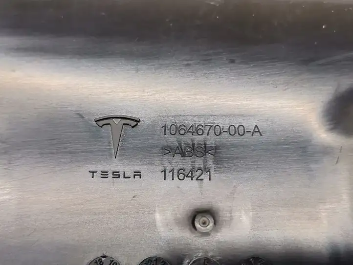 Tesla Model S (2016 - 2021) 1064670-00-A Прочие детали салона — фото 3