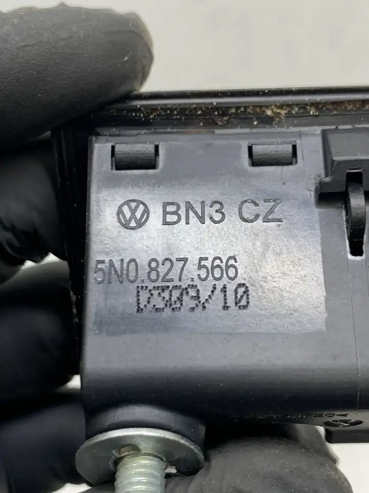 Volkswagen PASSAT B6 (2005 - 2010) 5N0827566 Ручка крышки багажника — фото 2