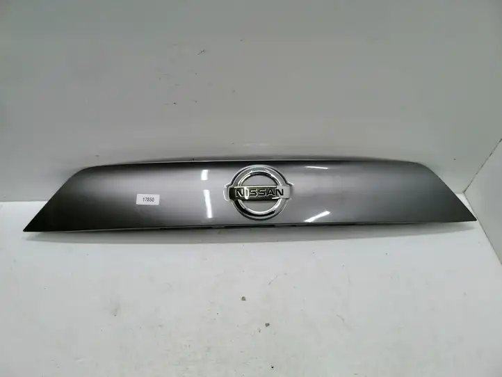 Nissan Qashqai (2013 - 2017) 908104ES Подсветка номера — фото 1