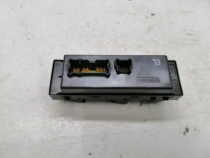 Nissan Qashqai (2013 - 2017) Блок кнопок стеклоподъемников — фото 2