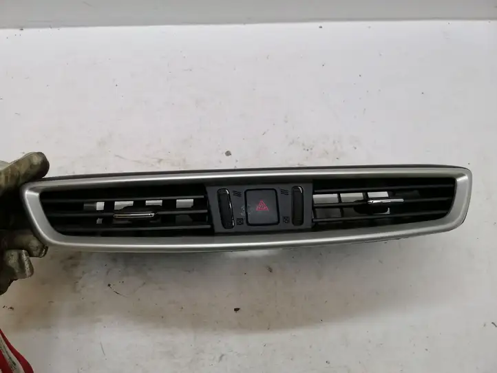 Nissan Qashqai (2013 - 2017) 687504EA0A Центральный воздушный дефлектор — фото 2