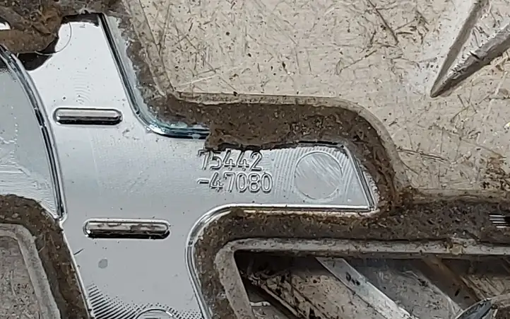 Toyota Prius+ (ZVW40) (2011 - 2018) 7544247080 Эмблема производителя — фото 3