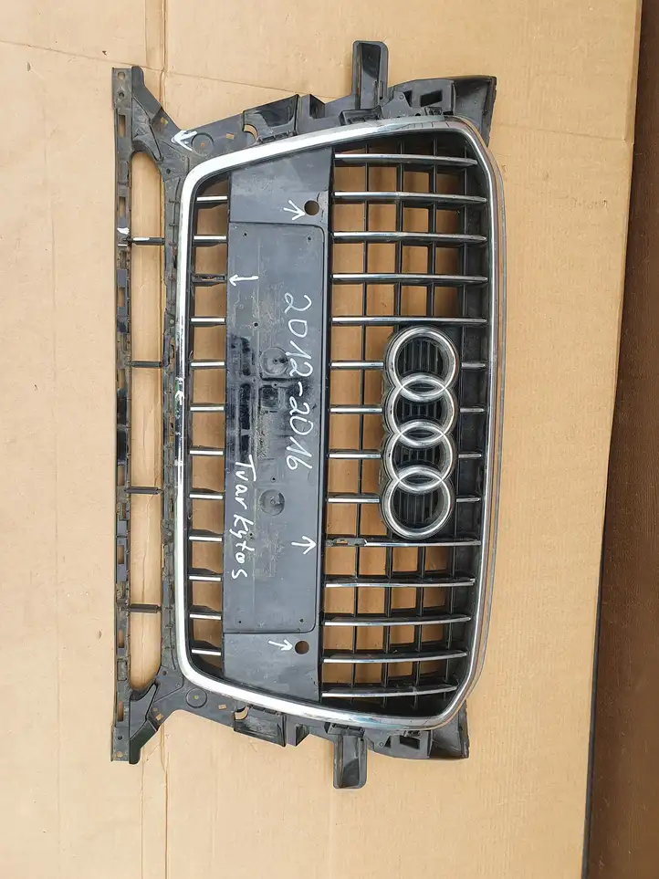 Audi Q5 SQ5 (2008 - 2012) 8R853651AB Верхняя решетка радиатора — фото 1