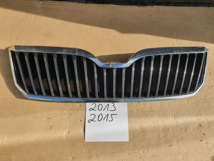 Skoda Superb B6 (3T) (2008 - 2015) 3T0853668B Верхняя решетка радиатора — фото 1