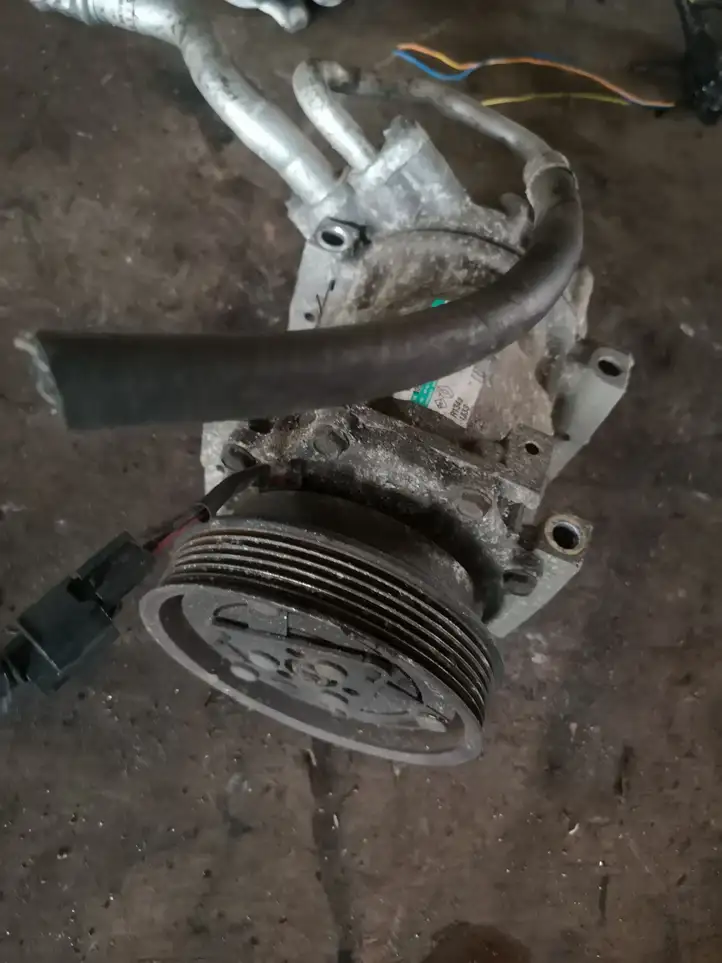 Nissan Qashqai (2010 - 2013) 926009865R Компрессор (насос) кондиционера воздуха — фото 1