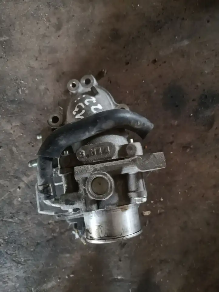Mazda 3 II (2011 - 2013) R2AA136B0 Дроссельная заслонка — фото 1
