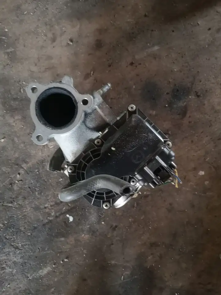 Mazda 3 II (2011 - 2013) R2AA136B0 Дроссельная заслонка — фото 3