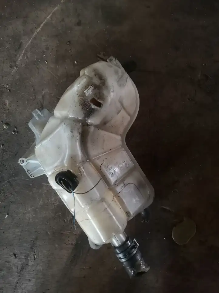 Seat Exeo (3R) (2008 - 2013) 8E0121403A Расширительный бачок — фото 3