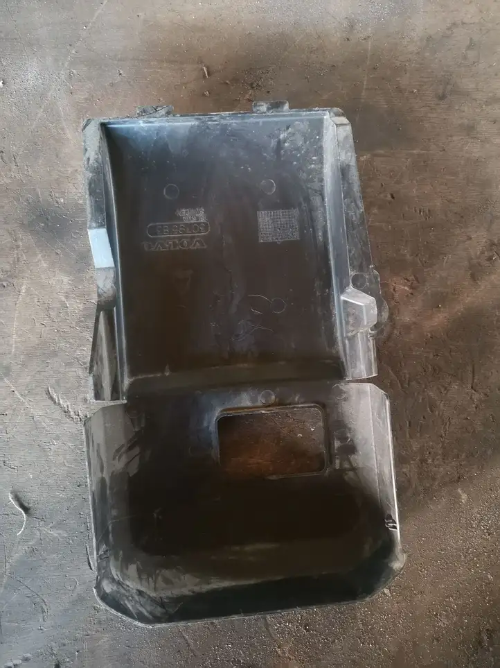 Volvo S40 (2007 - 2012) 30795183 Крышка ящика аккумулятора — фото 3