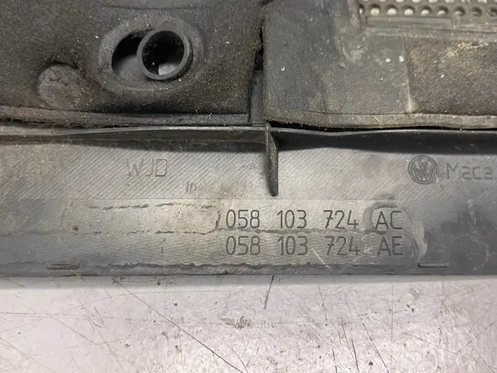 Volkswagen PASSAT B5 (1997 - 2000) 058103724AE Крышка двигателя декоративная — фото 3
