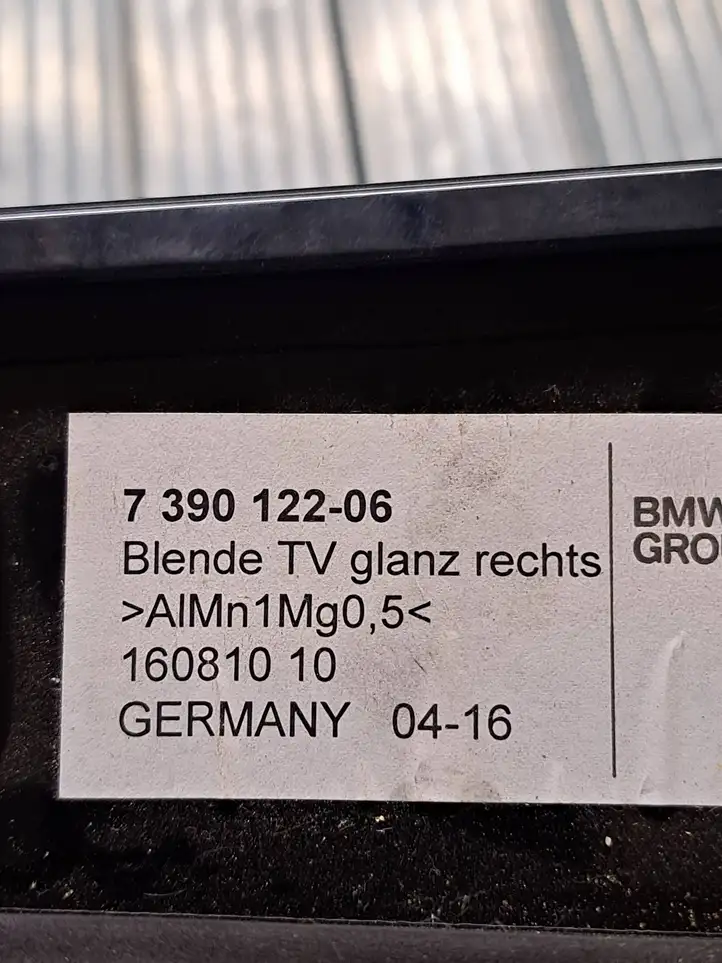 BMW 5 G30 G31 (2016 - ) 7390122 Накладка стекла передней двери — фото 3