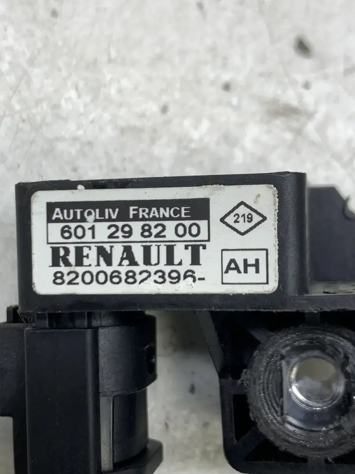 Renault Scenic II - Grand scenic II (2006 - 2009) 8200682396 Датчик удара SRS — фото 3