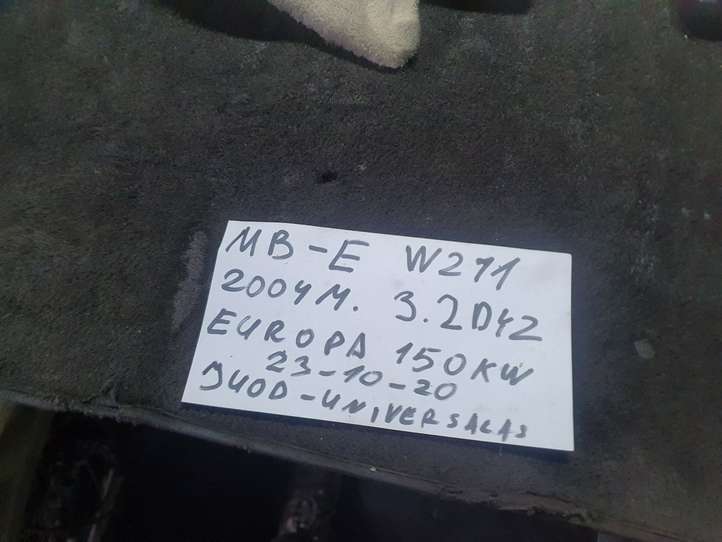 Mercedes-Benz E W211 (2002 - 2009)  A2116900122 Боковая отделка у заднего сиденья (низ)