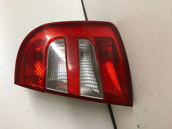 Skoda Fabia Mk1 (6Y) (1999 - 2007) ZSB6Y6945095B Задний фонарь в кузове — фото 1