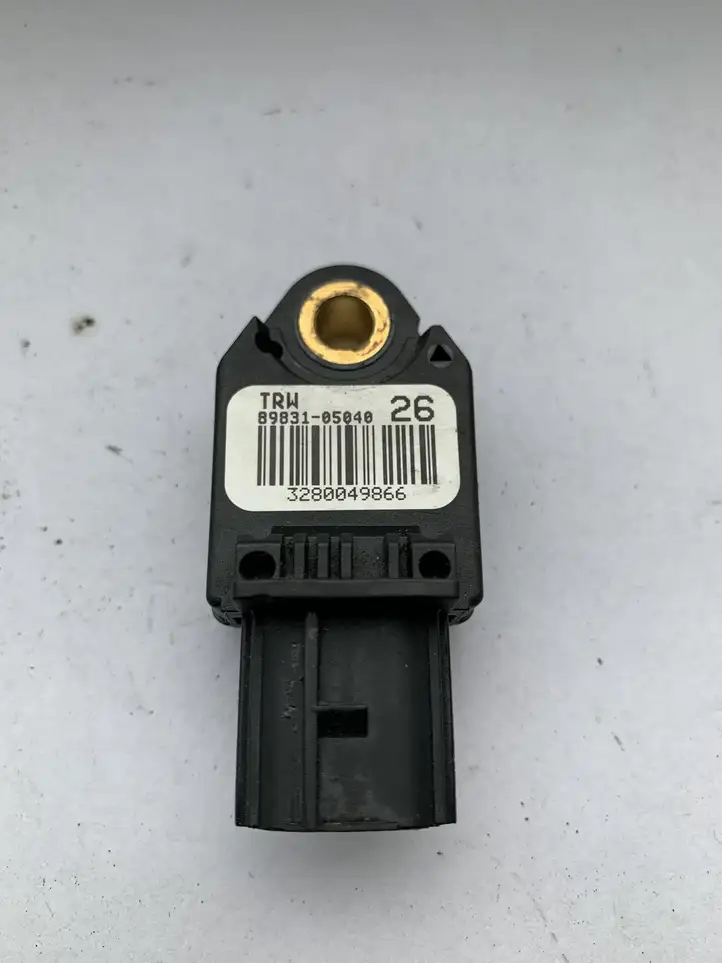 Toyota Avensis T270 (2009 - 2012) 8983105040 Датчик удара SRS — фото 2
