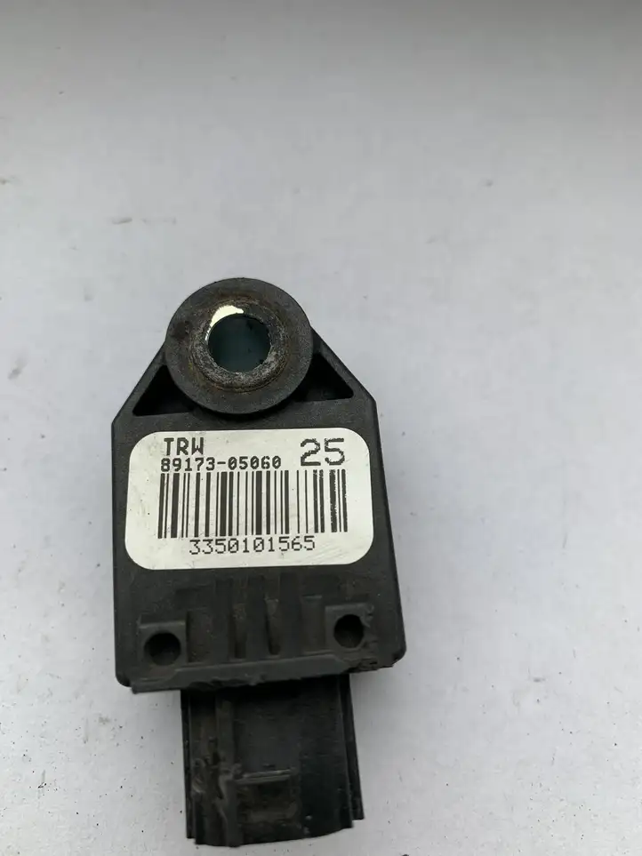 Toyota Avensis T270 (2009 - 2012) 8917305060 Датчик удара SRS — фото 2