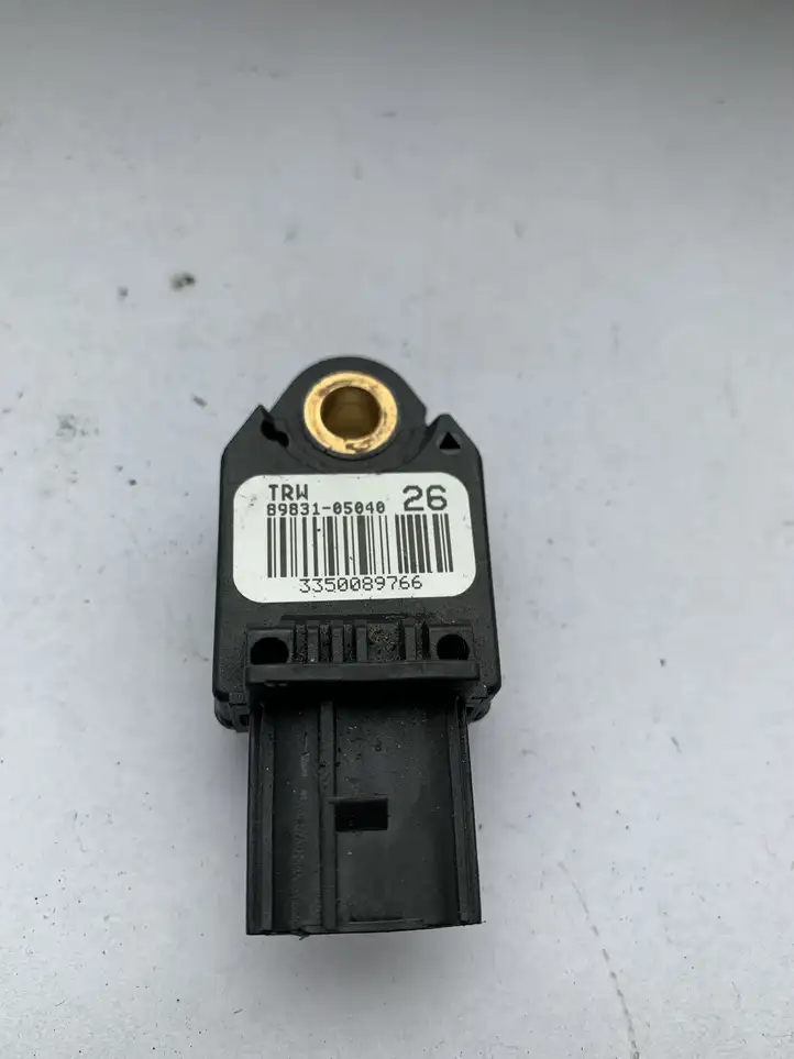 Toyota Avensis T270 (2009 - 2012) 8983105040 Датчик удара SRS — фото 2