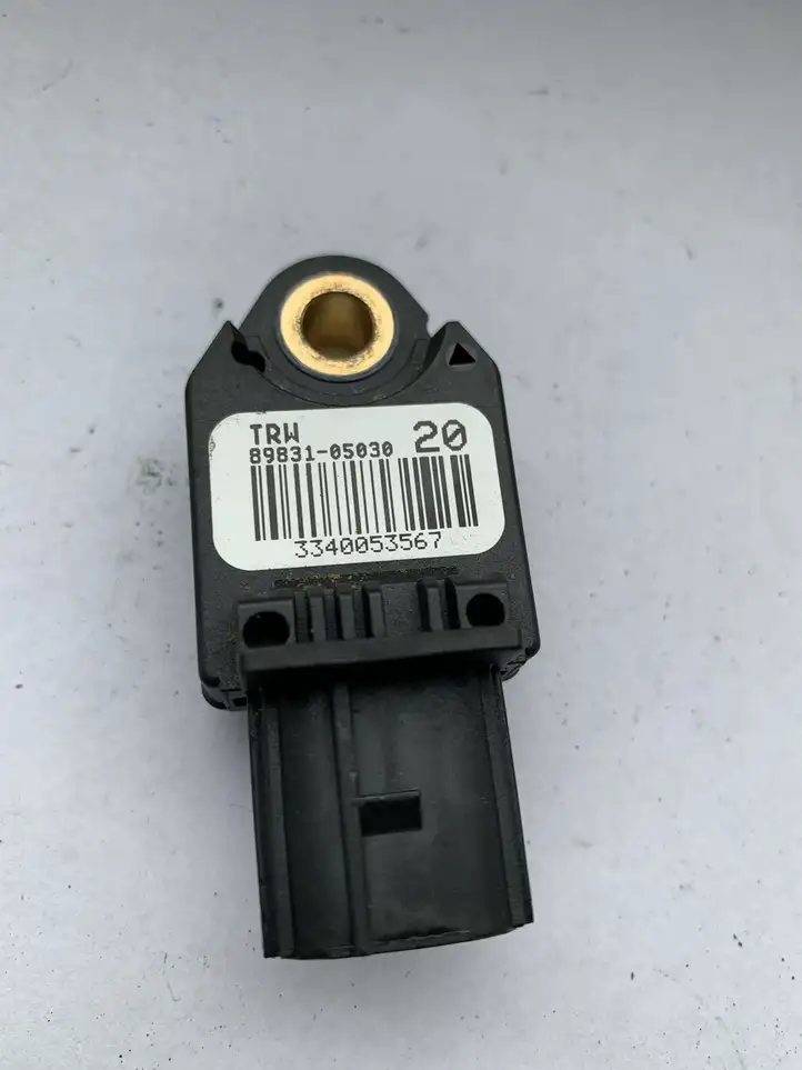 Toyota Avensis T270 (2009 - 2012) 8983105030 Датчик удара SRS — фото 2