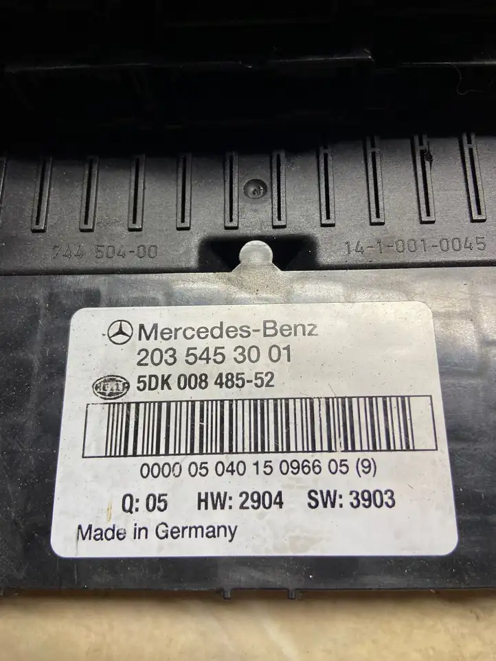 Mercedes-Benz C W203 (2000 - 2007) 2035453001 Блок предохранителей (комплект) — фото 4