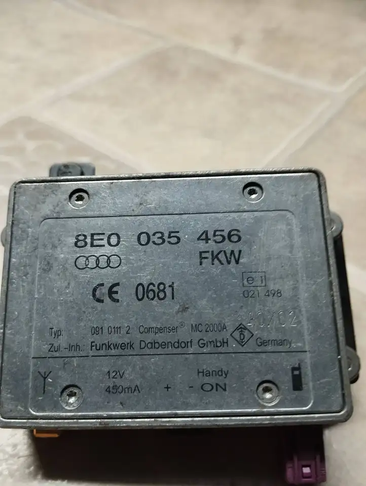 Audi A6 S6 C6 4F (2004 - 2008) 8E0035456 Усилитель антенны — фото 4