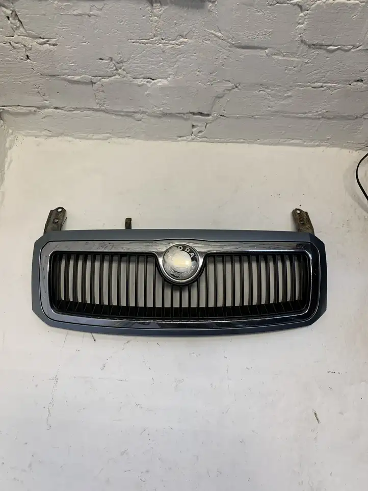 Skoda Fabia Mk1 (6Y) (1999 - 2007) 6Y0853668 Верхняя решетка радиатора — фото 1