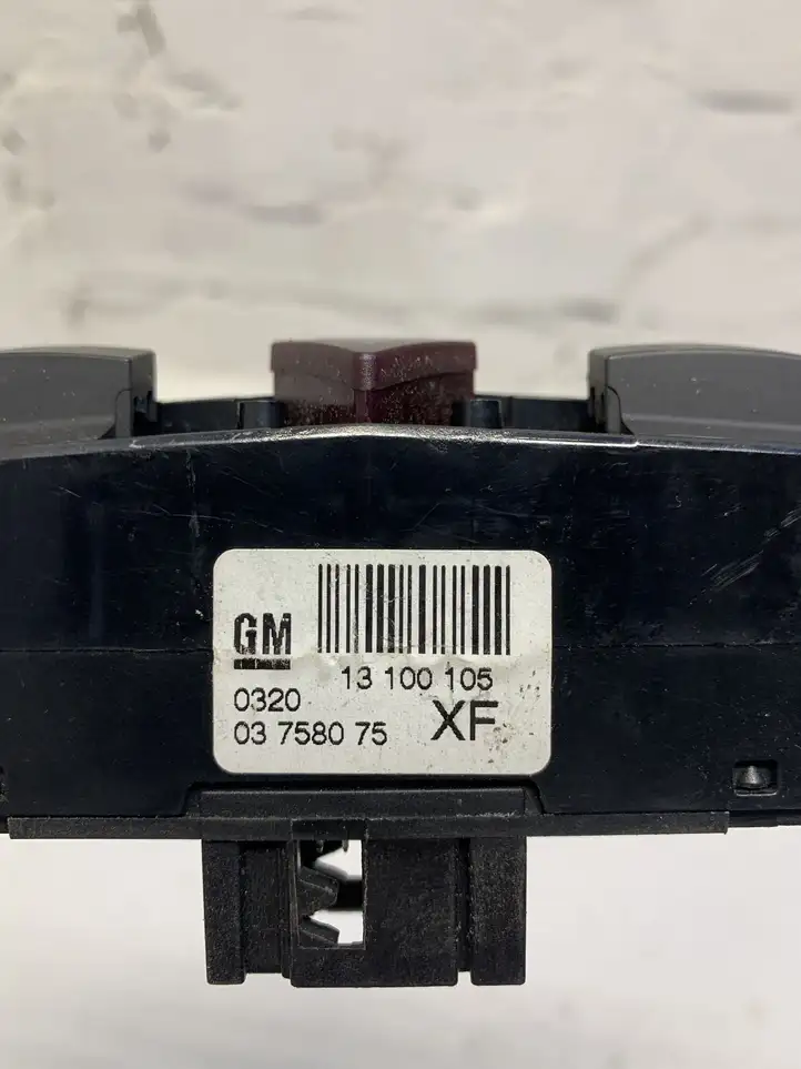 Opel Zafira B (2006 - 2008) 13100105 Включатель аварийных фонарей — фото 4