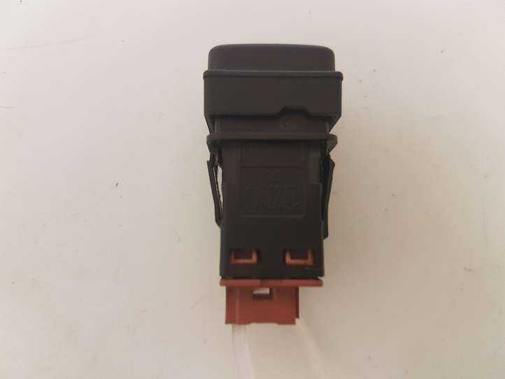 Citroen C4 Picasso (2006 - 2013)  96530658XT Включатель открытия топливного бака