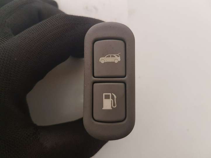 Kia Sorento (2002 - 2006)  935503E020 Включатель открытия топливного бака