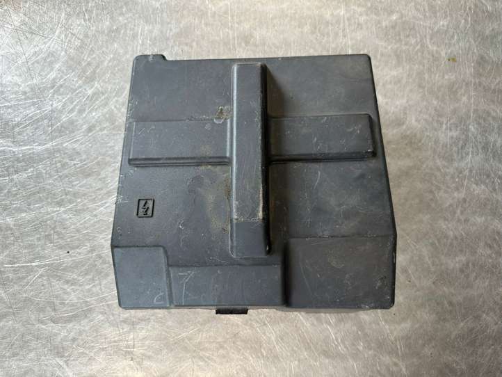Opel Vivaro (2006 - 2014)  8200490003 Крышка ящика предохранителей