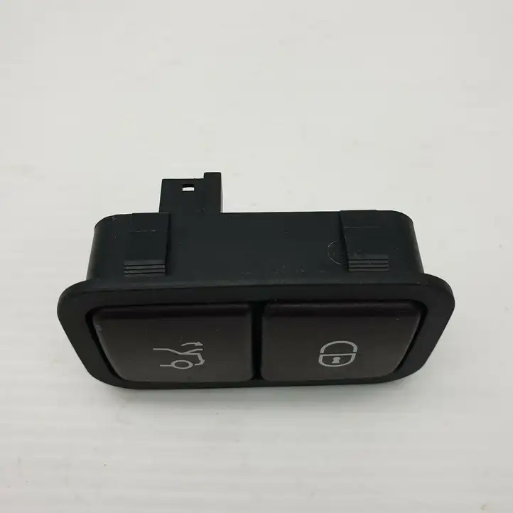Mercedes-Benz E W212 (2009 - 2016) A2208211479 Кнопка закрытия багажника — фото 2