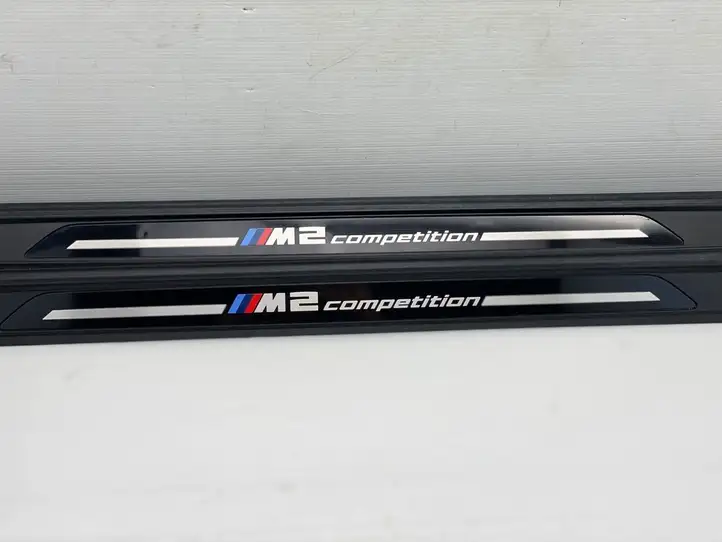 BMW M2 F87 (2018 - ) Внутренняя обшивка порога (комплект) — фото 1