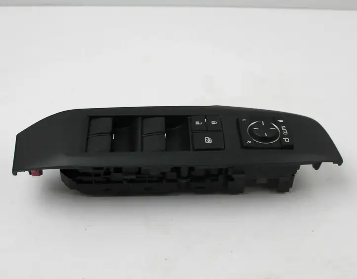 (2014 - 2017) 8404078020 Кнопка стеклоподъемников — фото 3