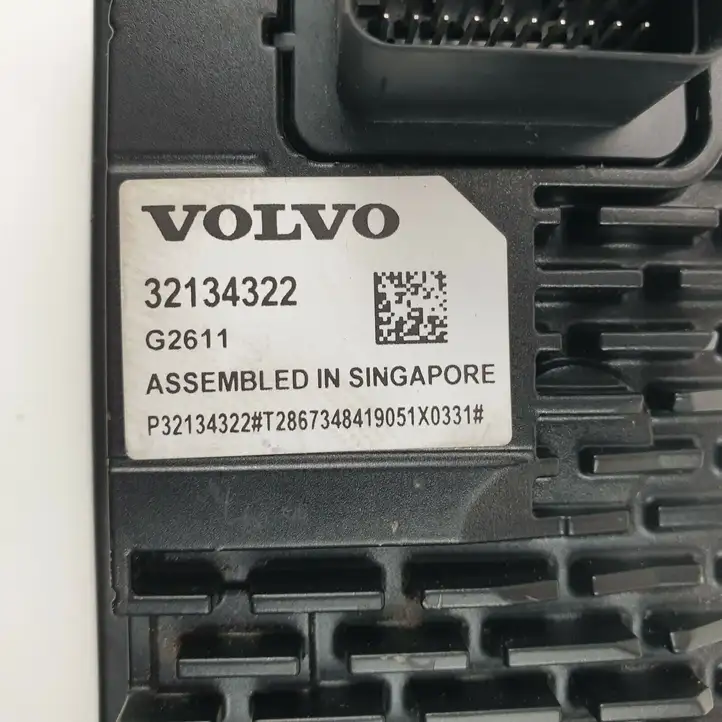 Volvo XC90 (2014 - 2019) 31479143 Камера в переднем бампере — фото 4
