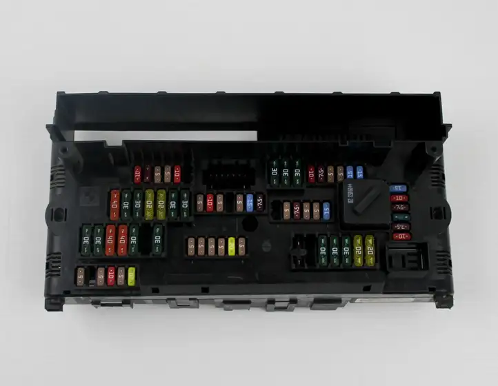 BMW 7 F01 (2008 - 2016) 9151320 Блок предохранителей — фото 2