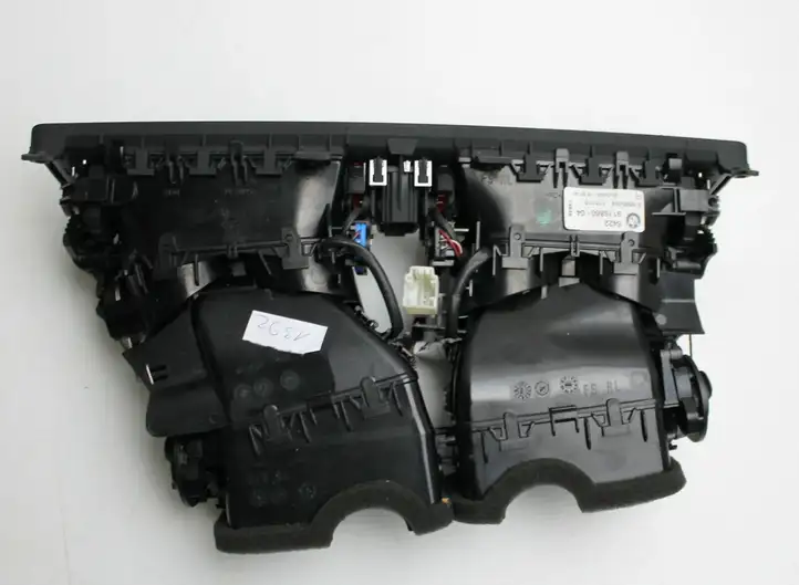 BMW 7 F01 (2008 - 2016) 9115860 Центральный воздушный дефлектор — фото 6