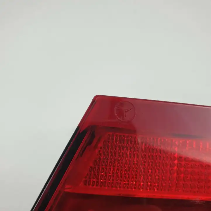Mercedes-Benz E W212 (2009 - 2016) Задний фонарь в крышке багажника — фото 3