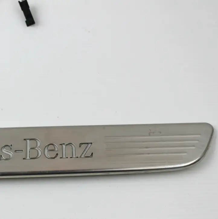 Mercedes-Benz C W205 (2014 - 2021) A2056807003 Внутренняя отделка переднего порога — фото 2