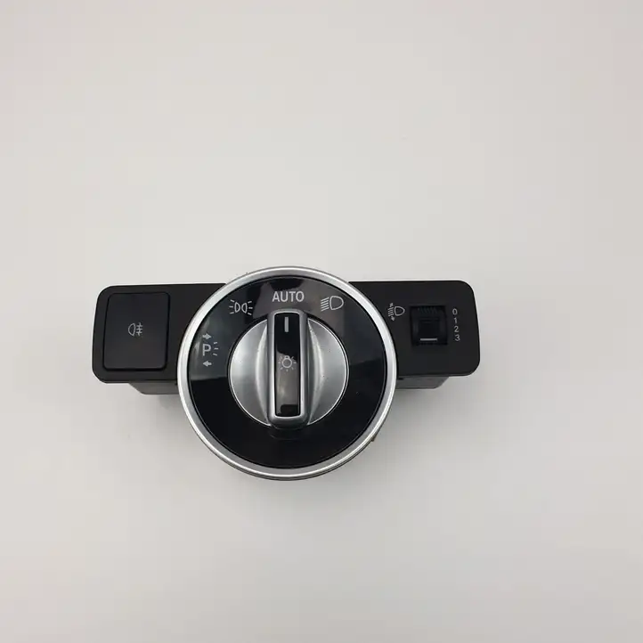 Mercedes-Benz A W176 (2012 - 2018) A2129050651 Включатель фонарей — фото 1