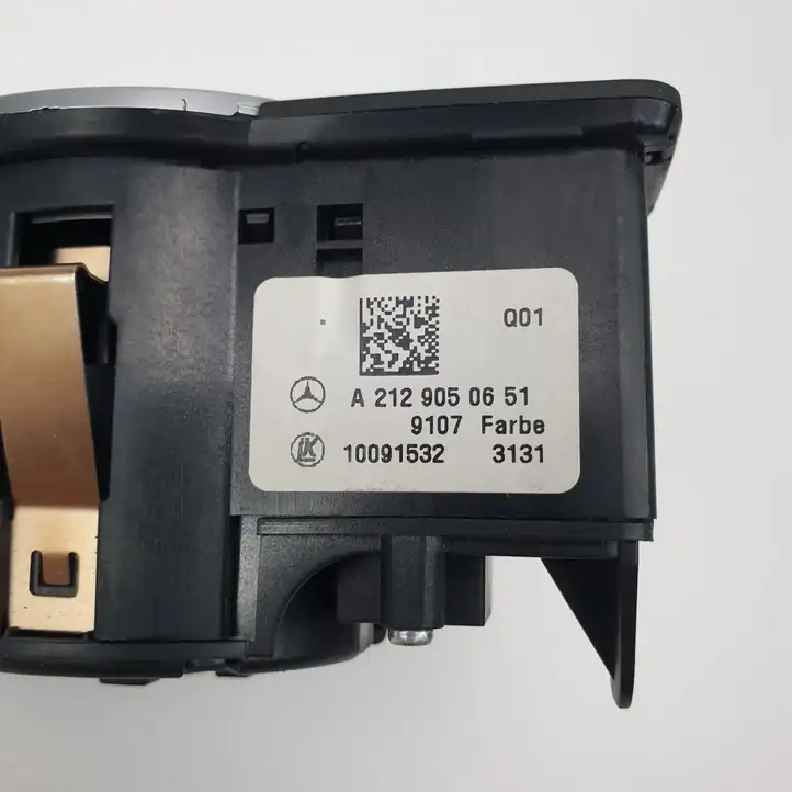 Mercedes-Benz A W176 (2012 - 2018) A2129050651 Включатель фонарей — фото 4