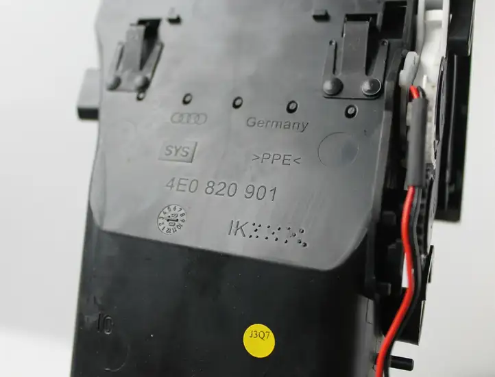 Audi A8 S8 D3 4E (2007 - 2010) 4E0820901 Боковой воздушный дефлектор — фото 6