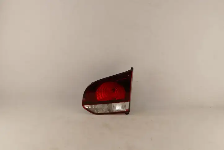 Volkswagen (2008 - 2013) 5K0945094AA Задний фонарь в крышке багажника — фото 1
