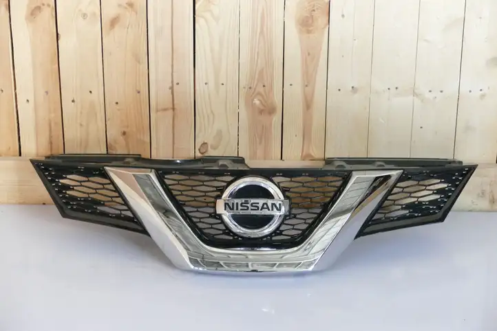 Nissan X-Trail T32 (2014 - 2021) 623105HA0A Передняя решетка — фото 1