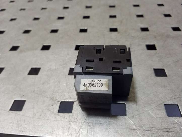 Audi A4 (2007 - 2011)  4F0962109 Другие включатели / ручки/ переключатели