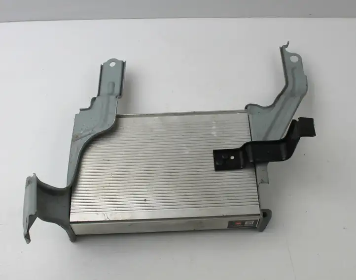 Toyota Prius (XW20) (2003 - 2009) 862800W240 Усилитель звука — фото 6