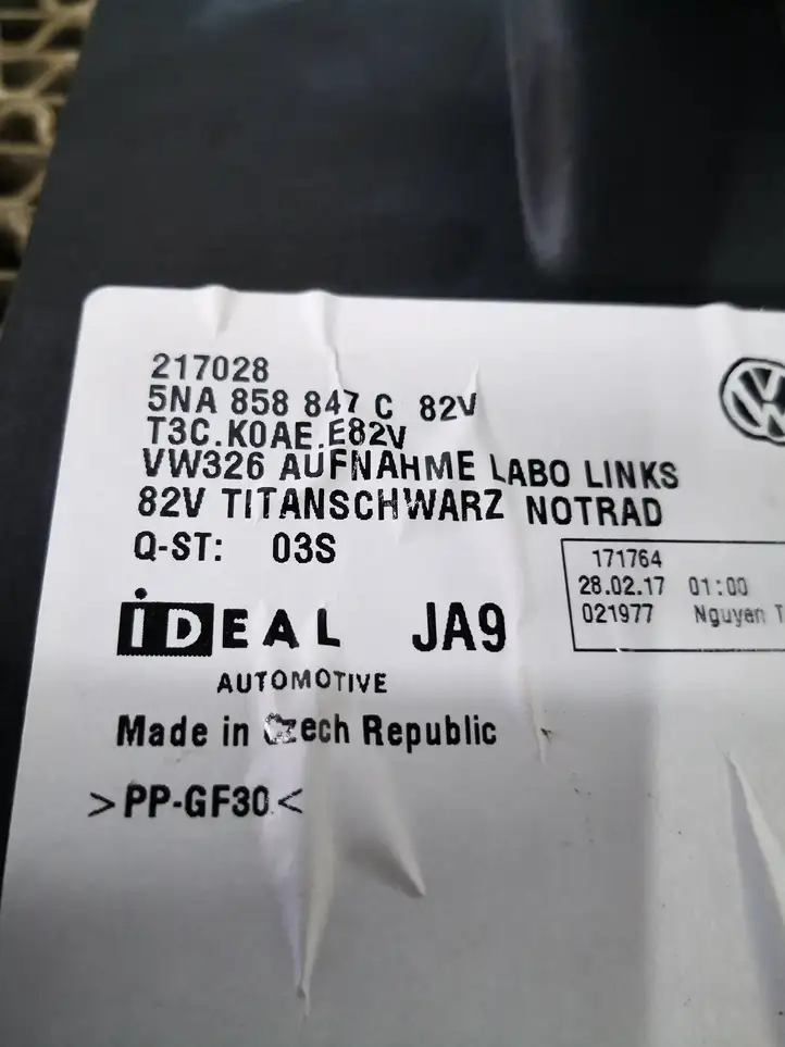 Volkswagen Tiguan (2016 - 2020) 5NA858847C Прочие детали салона — фото 2