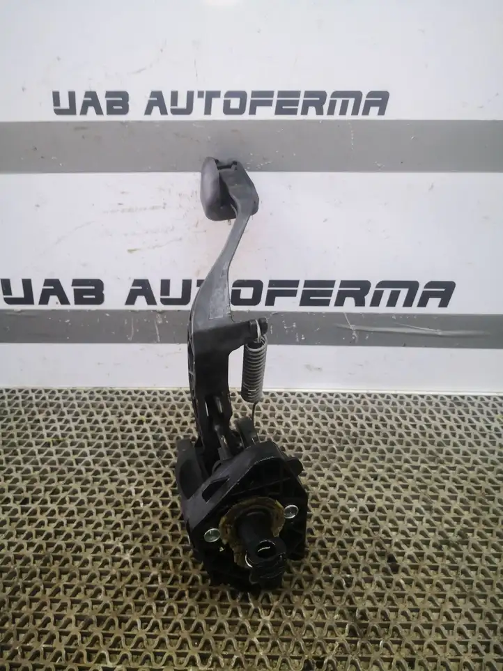 Seat Ibiza IV (6J,6P) (2008 - 2017) 6R0721117B Педаль сцепления — фото 1