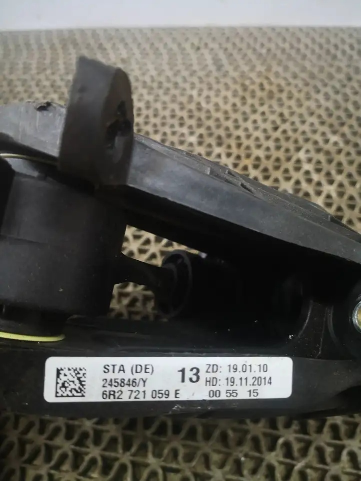 Seat Ibiza IV (6J,6P) (2008 - 2017) 6R0721117B Педаль сцепления — фото 3