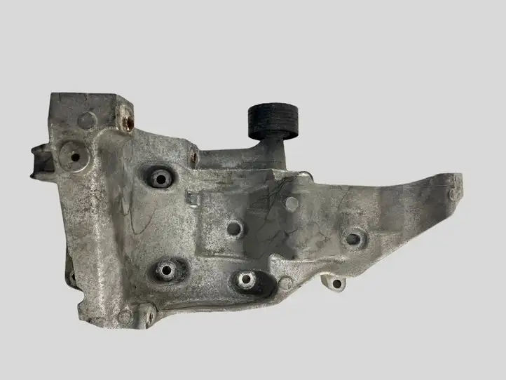 BMW 5 E60 E61 (2004 - 2010) 1116780263902 Кронштейн генератора — фото 1