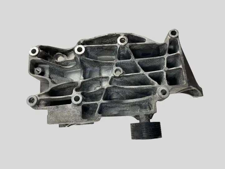 BMW 5 E60 E61 (2004 - 2010) 1116780263902 Кронштейн генератора — фото 2